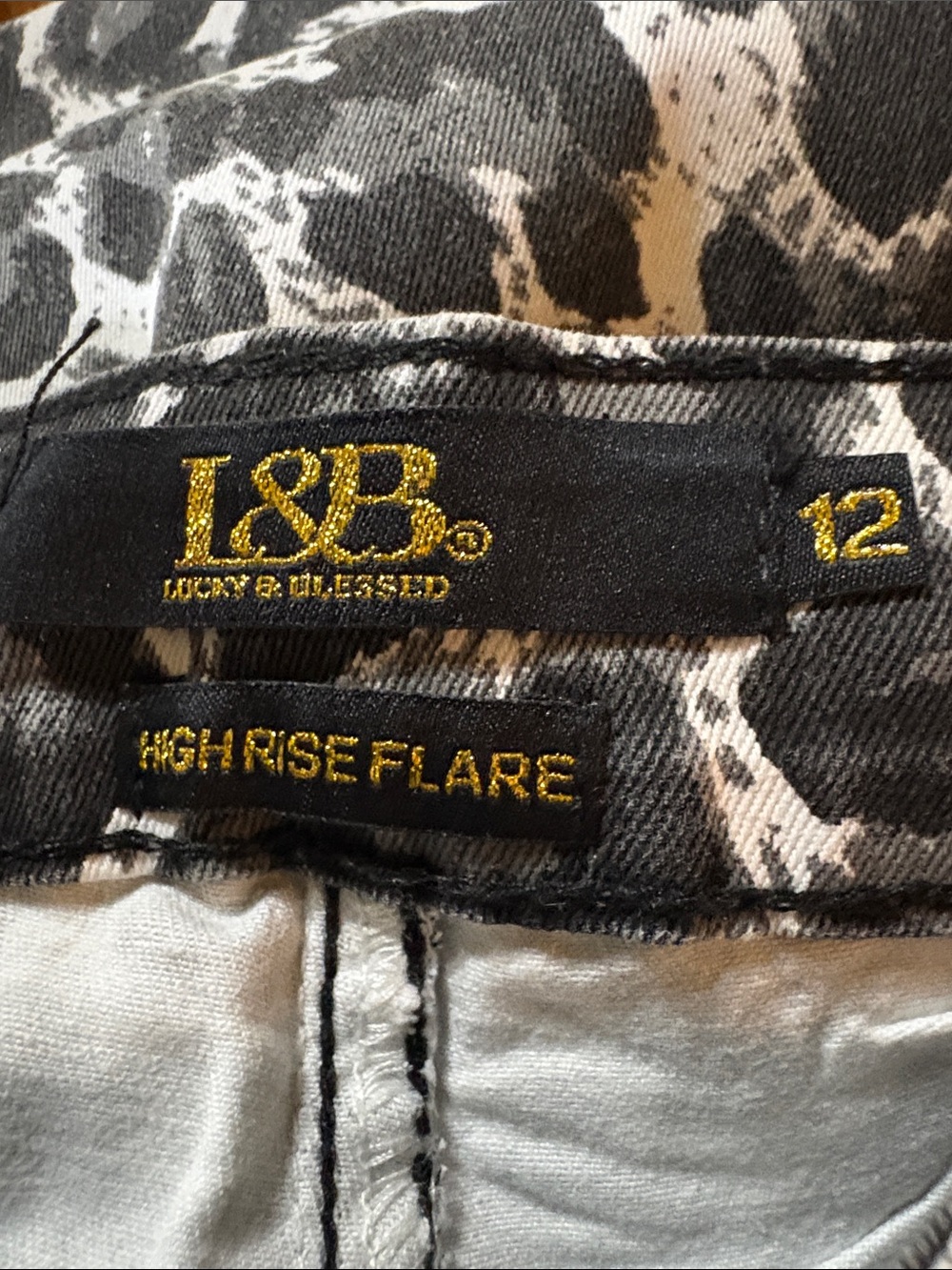 Lucky & Blessed Black and White High-Rise Flare Pants; Size 12 - Picture 4 of 7